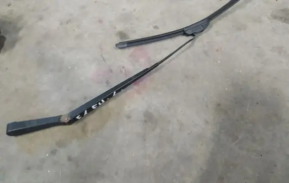 Ford Focus Front wiper blade arm