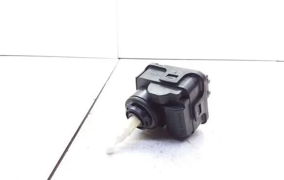 Headlight level adjustment motor