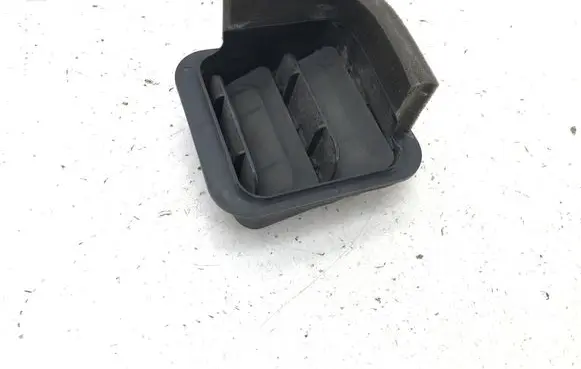 Subaru Forester SK Quarter panel pressure vent 72651AE010 72653AE010