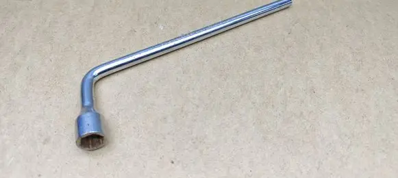 Mercedes-Benz C W204 Wheel nut wrench A2215810001