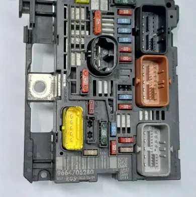 Peugeot Partner Fuse module 9664706280 BSMR0500 R05