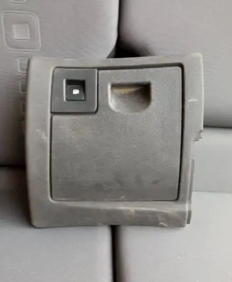 Glove box