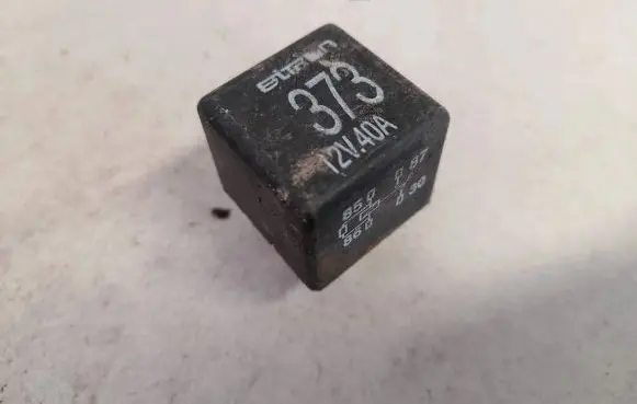 Volkswagen PASSAT B5.5 Other relay 8d0951253a