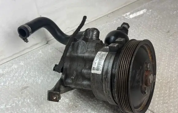 BMW 5 E60 E61 Power steering pump 61289