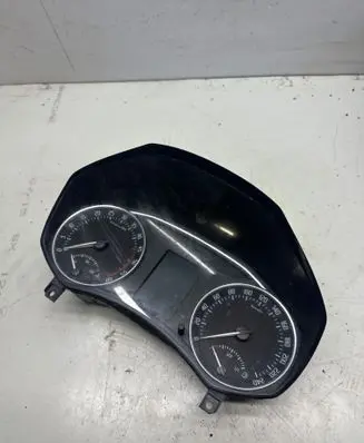 Speedometer (instrument cluster)