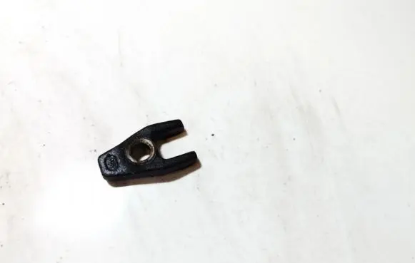 Renault Laguna I Fuel Injector clamp holder