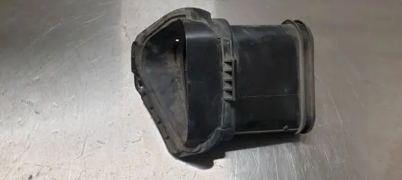 Opel Insignia A Air intake duct part 55561770