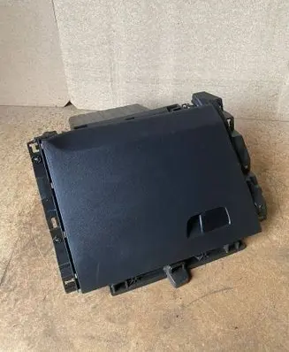 Renault Captur II Panel drawer/shelf pad 685000951R