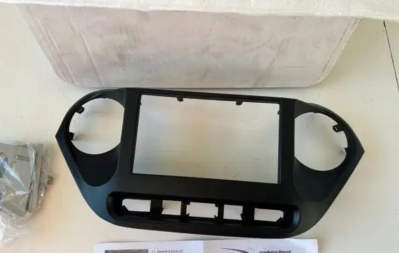 Hyundai i10 Radio/GPS head unit trim 