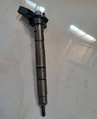 Audi A4 S4 B8 8K Fuel injector 059130277AR 0445116015