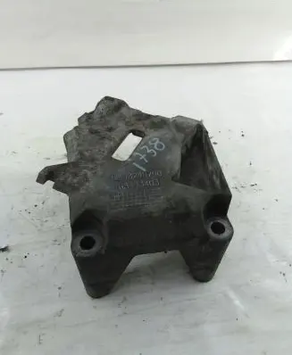Engine mounting bracket