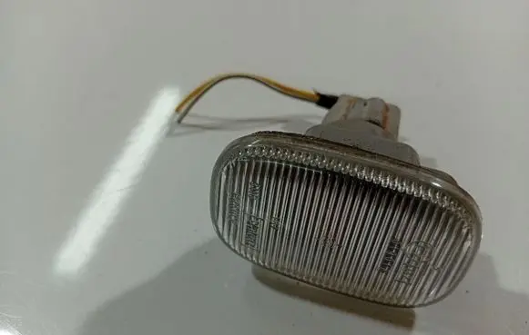 Toyota Corolla Verso AR10 Front indicator light