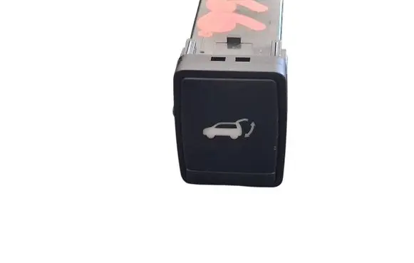 Nissan X-Trail T32 Tailgate/boot open switch button 083491A C50125