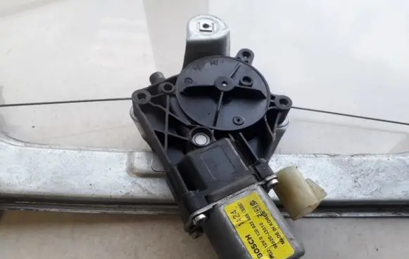 Chevrolet Cruze Rear door window regulator motor 0130822465 98820-J3010