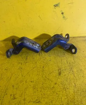 Nissan X-Trail T30 Front door hinge set 