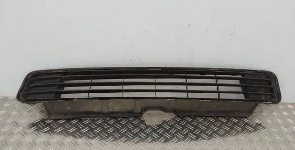 Toyota Prius (XW30) Front bumper lower grill