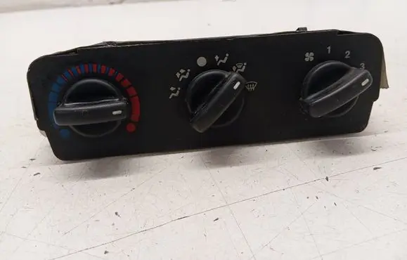 Ford Escort Climate control unit 93BW18D 451A