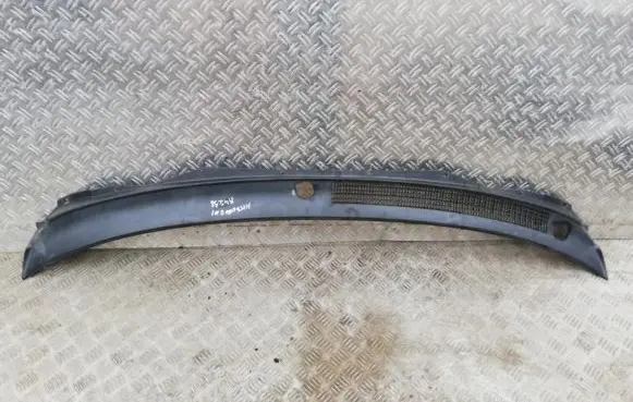 Mitsubishi Pajero Sport I Wiper trim mr221995