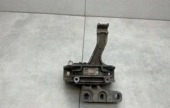 Engine mount bracket