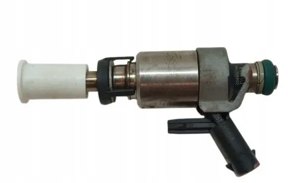 Skoda Superb B8 (3V) Fuel injector 06L906A02
