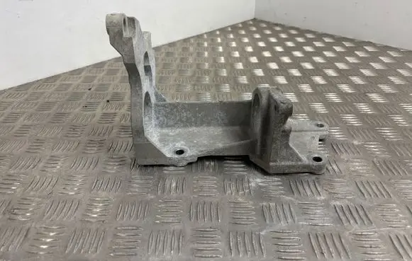 Renault Koleos I Gearbox mounting bracket