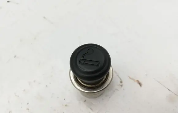 Toyota Avensis T220 Cigarette lighter NOCODE