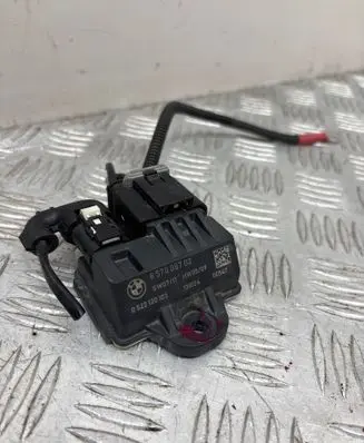 BMW 5 F10 F11 Glow plug pre-heat relay 857008702 131024 0522120103