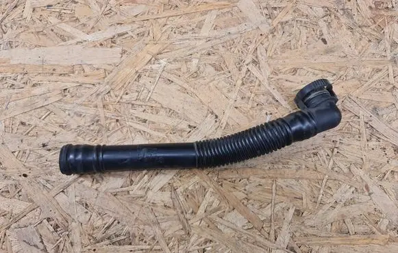 Volkswagen PASSAT B6 Breather/breather pipe/hose 3C0129637B