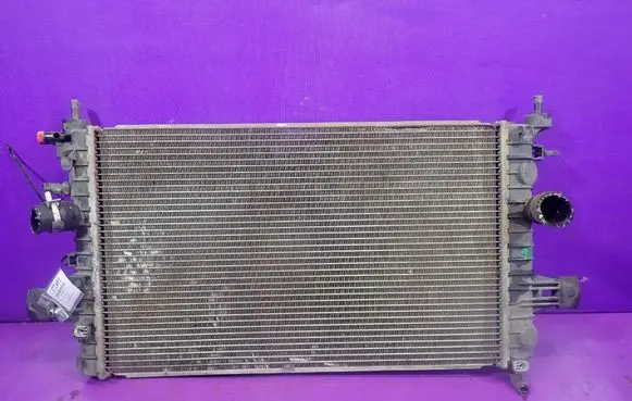 Opel Astra H Coolant radiator 