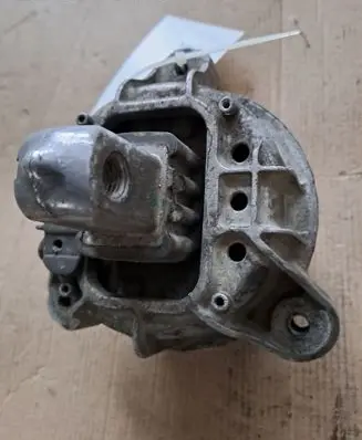 BMW 5 F10 F11 Engine mount bracket 678026401