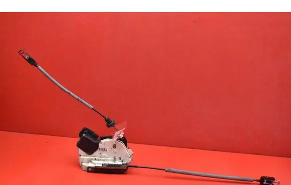 Volkswagen Cross Polo Front door lock 5K1837016B