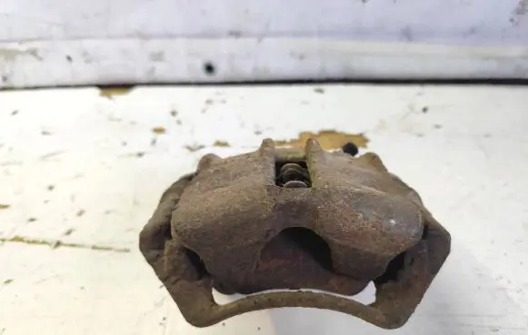 Volkswagen PASSAT B4 Front brake caliper