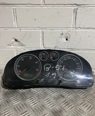 Volkswagen PASSAT B5.5 Speedometer (instrument cluster) 3B0920805A 110080051004