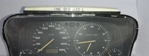 Volkswagen Golf III Speedometer (instrument cluster) 87001262 89652469 1H6919033L