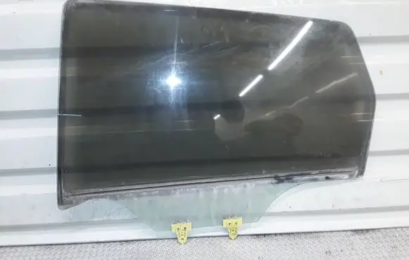 Nissan Qashqai Rear door window glass