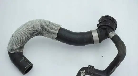 Engine coolant pipe/hose
