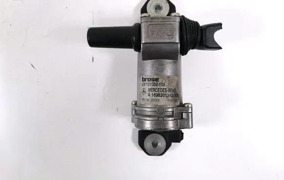 Mercedes-Benz ML W163 Vent window/glass motor A1638201342