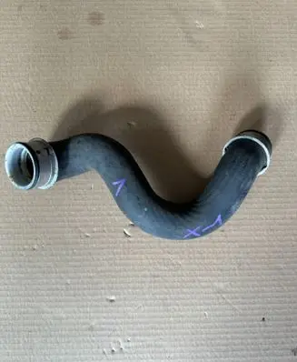 Engine coolant pipe/hose