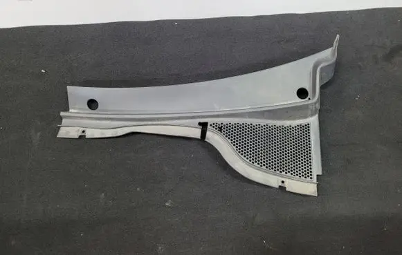 Volkswagen Tiguan Wiper trim 5N1819403