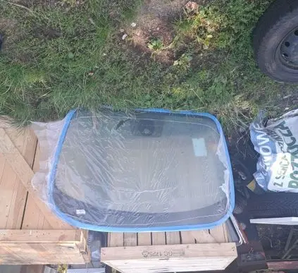 Nissan Juke I F15 Front windscreen/windshield window 727001KA8B