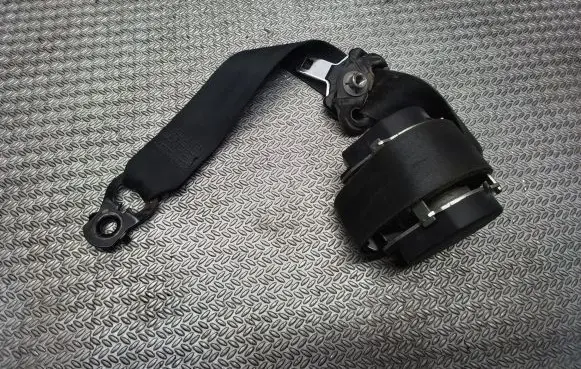 Opel Vivaro Front seatbelt 696515A