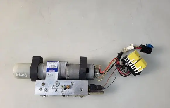 Mercedes-Benz SLK R171 Convertible roof hydraulic pump A1718000030