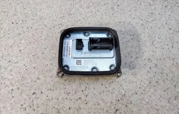 Mercedes-Benz E A207 Headlight ballast module Xenon A2129005324