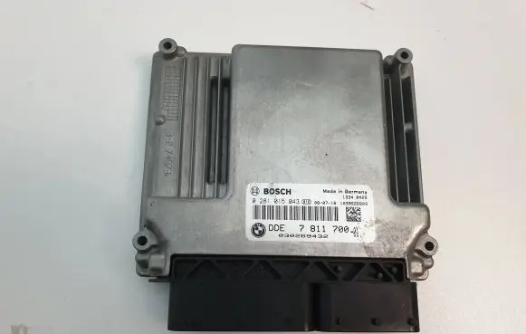 BMW 5 E60 E61 Engine control unit/module 7811700 0281015043 030269432