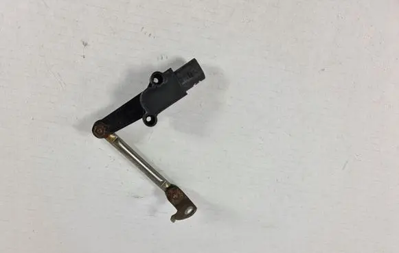 Volkswagen Touran I Rear air suspension level height sensor 