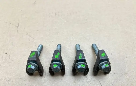 Jeep Cherokee III KJ Fuel Injector clamp holder 