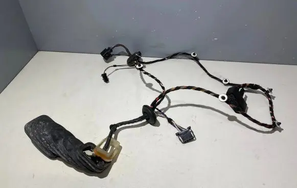 Volkswagen Golf V Audio system kit 968096832 0583508001