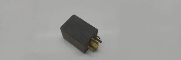 Volkswagen PASSAT B4 Window wiper relay 431955531