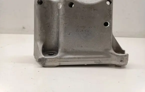 Mini Cooper Countryman F60 Engine mounting bracket 8603620