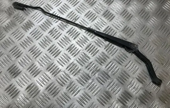 Front wiper blade arm